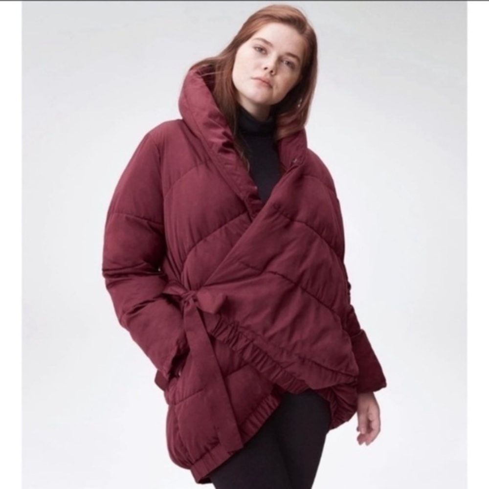 Universal Standard Wrap Puffer Kanda in Burgundy